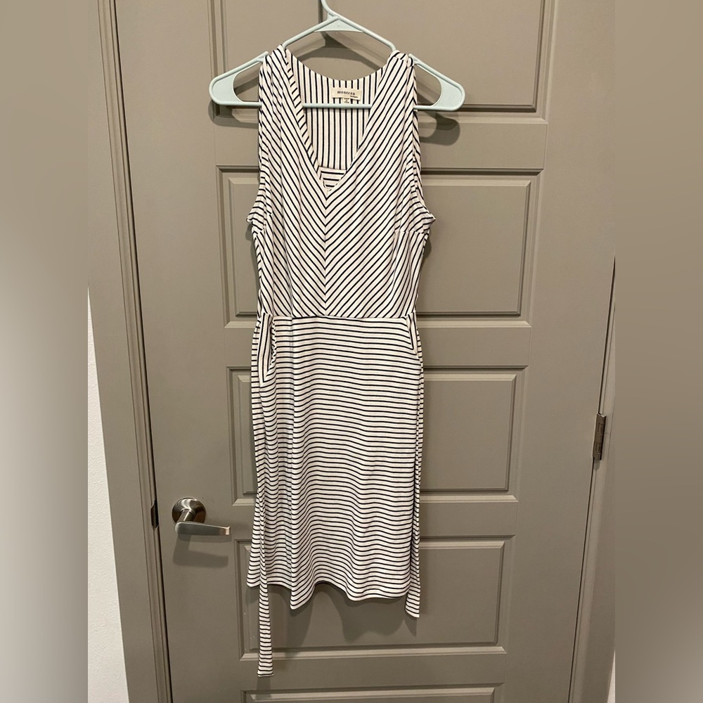 Striped mid-length, fitted dress